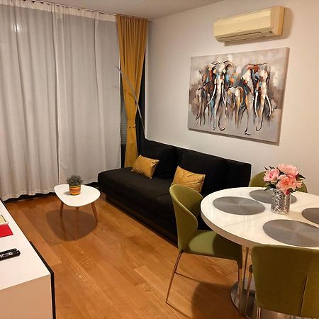 Nova Galerija Studio Ema I Apartman Anita- Parking In Garage Загреб Экстерьер фото