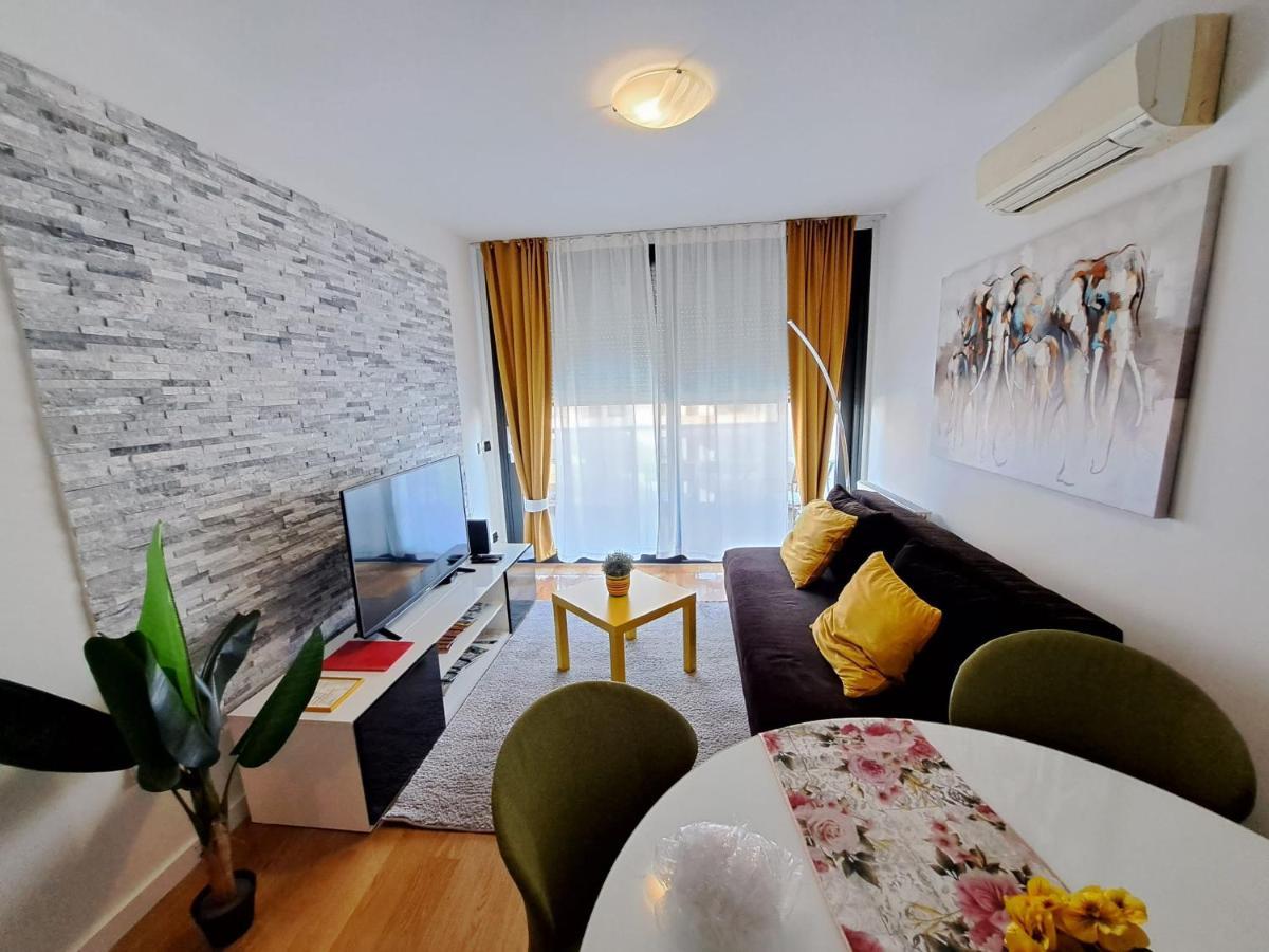 Nova Galerija Studio Ema I Apartman Anita- Parking In Garage Загреб Экстерьер фото