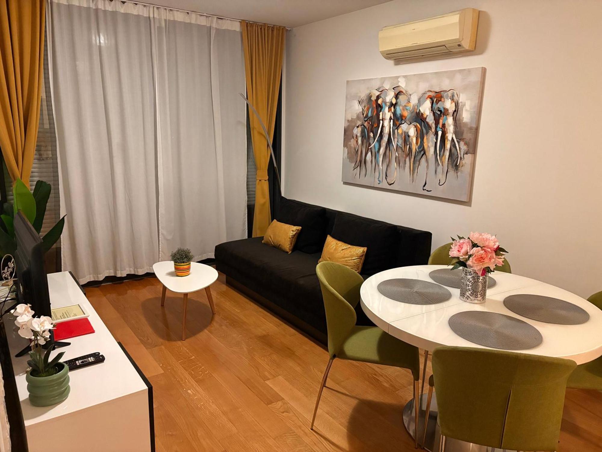 Nova Galerija Studio Ema I Apartman Anita- Parking In Garage Загреб Экстерьер фото