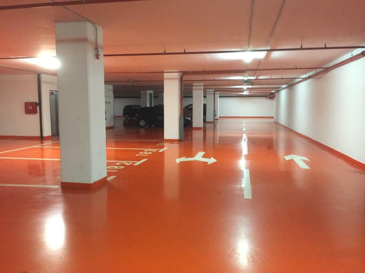 Nova Galerija Studio Ema I Apartman Anita- Parking In Garage Загреб Экстерьер фото